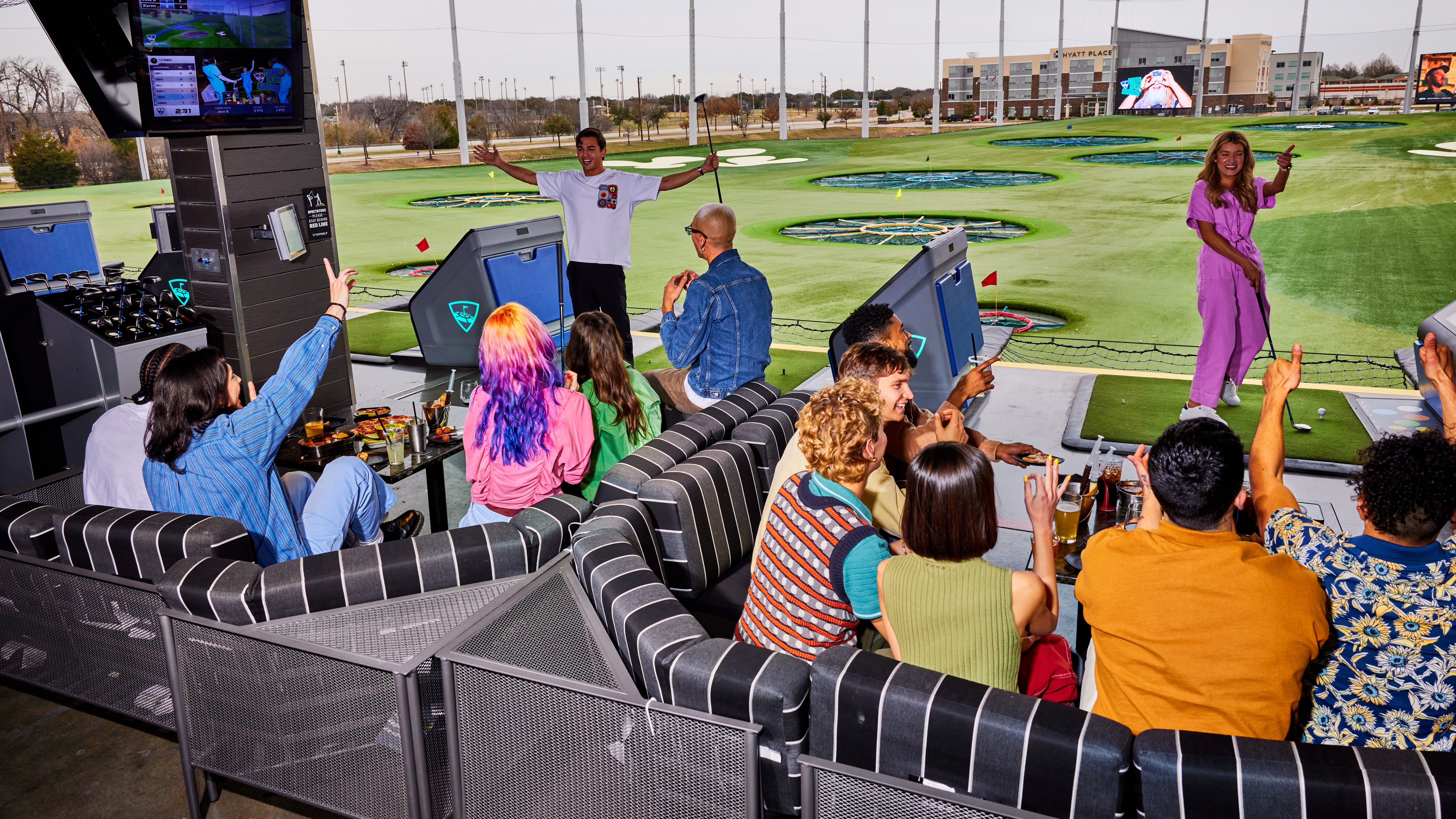 How Many People In A Bay At Topgolf